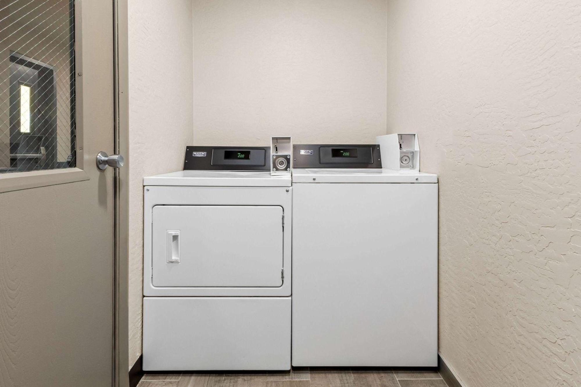 Days Inn & Suites By Wyndham Mesa Near Phoenix Dış mekan fotoğraf