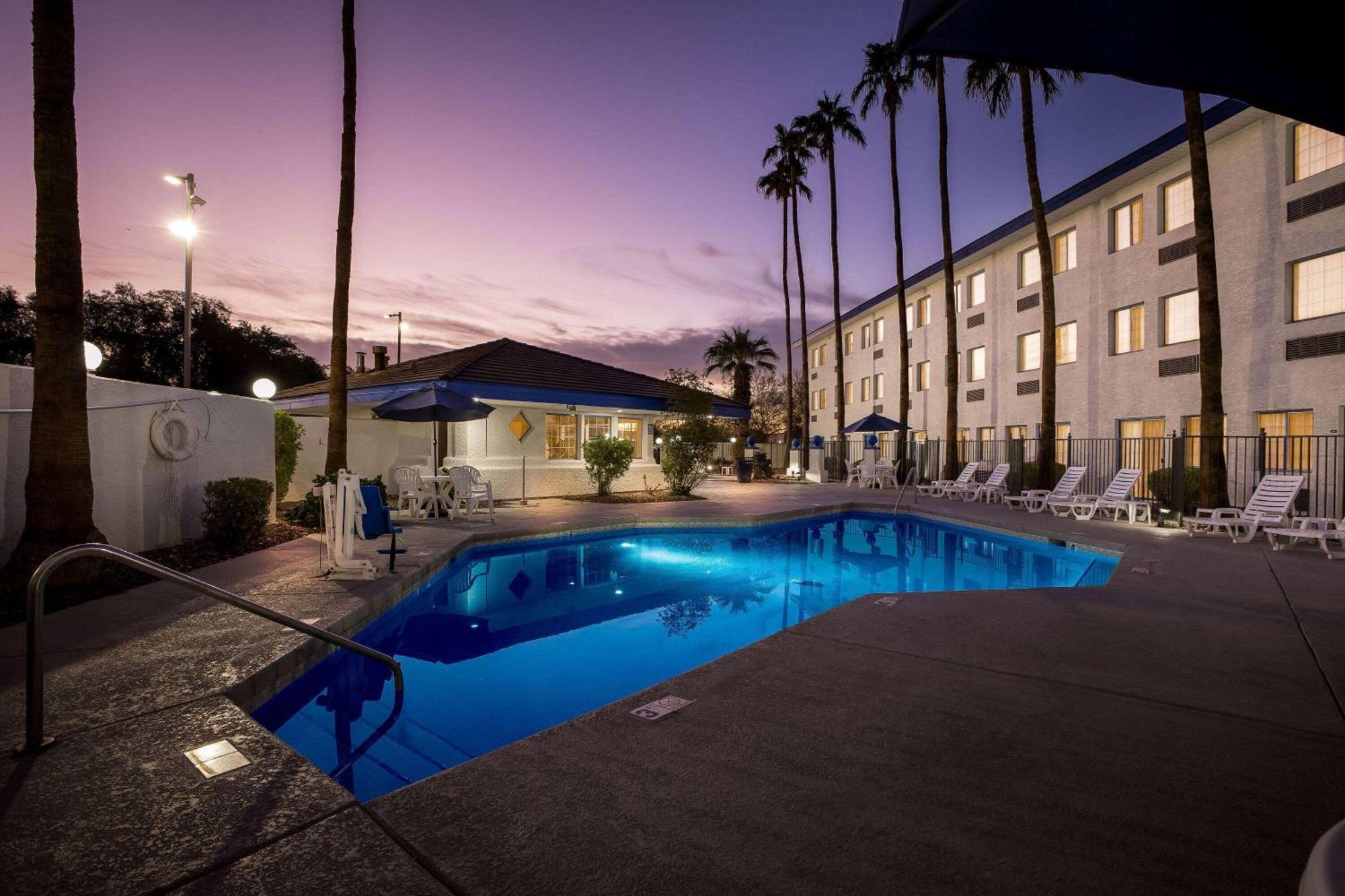 Days Inn & Suites By Wyndham Mesa Near Phoenix Dış mekan fotoğraf
