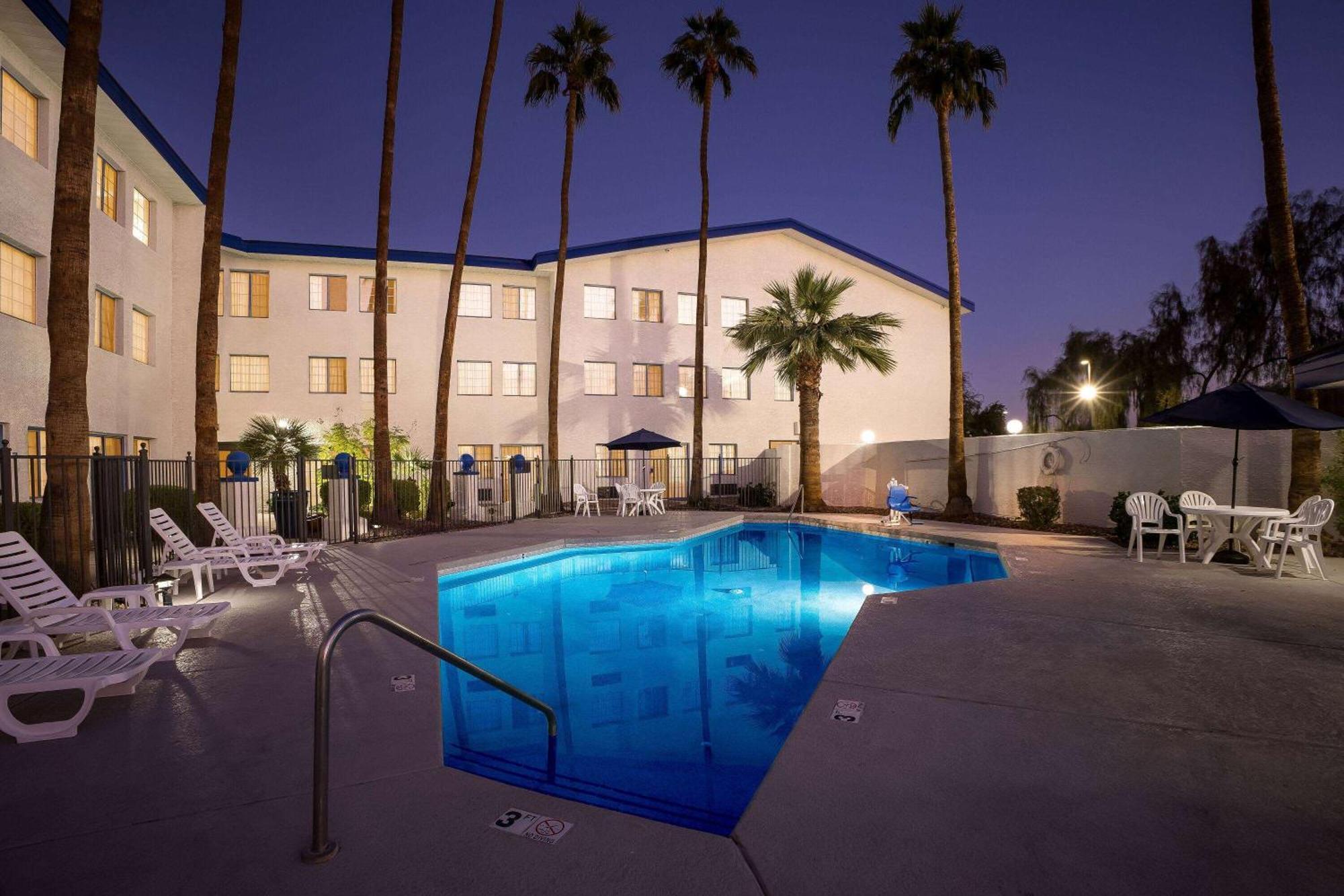 Days Inn & Suites By Wyndham Mesa Near Phoenix Dış mekan fotoğraf